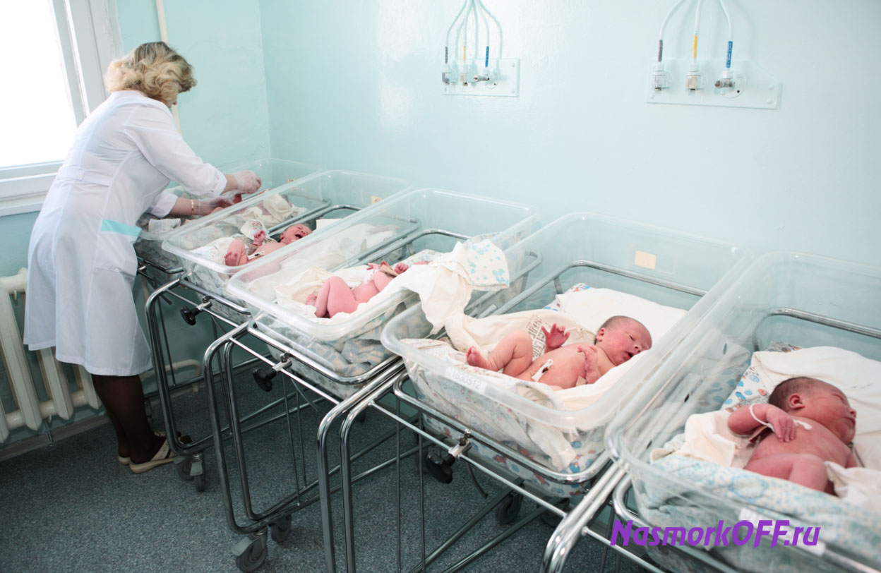 Дети в роддоме