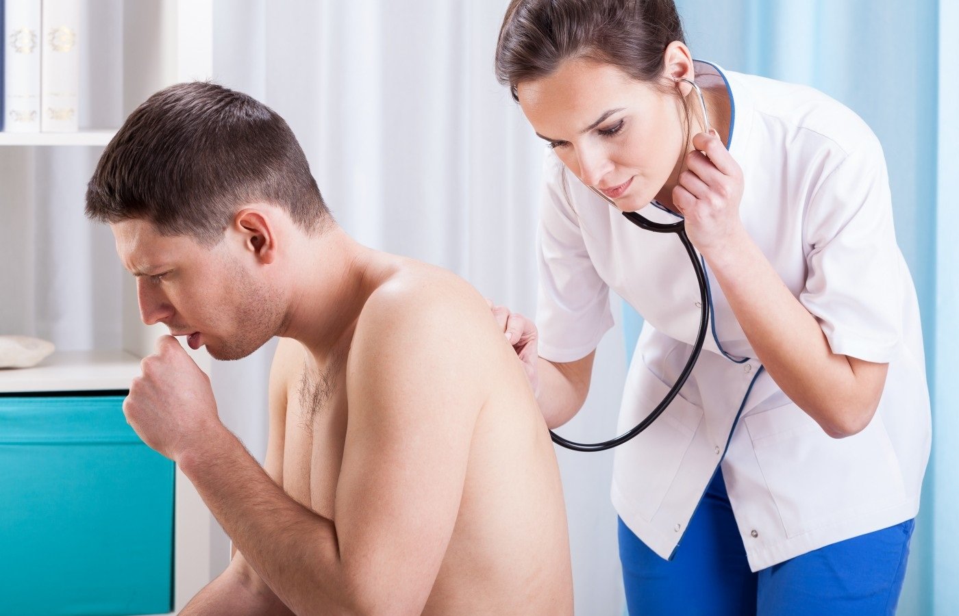 Белый налет на миндалинах при фарингите Белый налет на миндалинах при фарингите